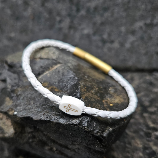 Cross (outline) · Leather Single in Ibiza: white leather · white bead · bronze outline · gold clasp