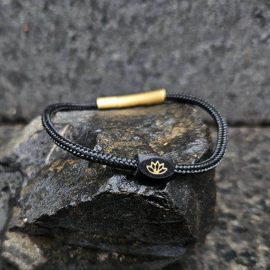 Lotus · Paracord Single in Solaris: black paracord · black bead · gold lotus · gold clasp