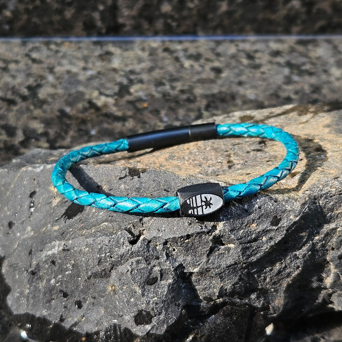 Sunset · Leather Single in Turquoise: turquoise leather · black bead · silver sunset · black clasp