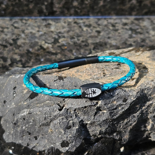 Sunset · Leather Single in Turquoise: turquoise leather · black bead · silver sunset · black clasp
