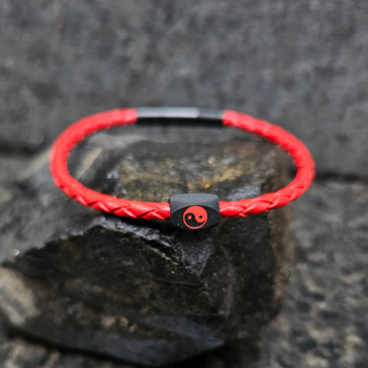 Yin Yang · Leather Single in Bloodstone: red leather · black bead · red yin yang · black clasp
