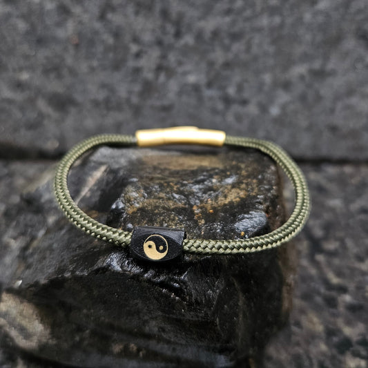 Yin Yang · Paracord Single in Brigade: olive drab paracord · black bead · gold yin yang · gold clasp